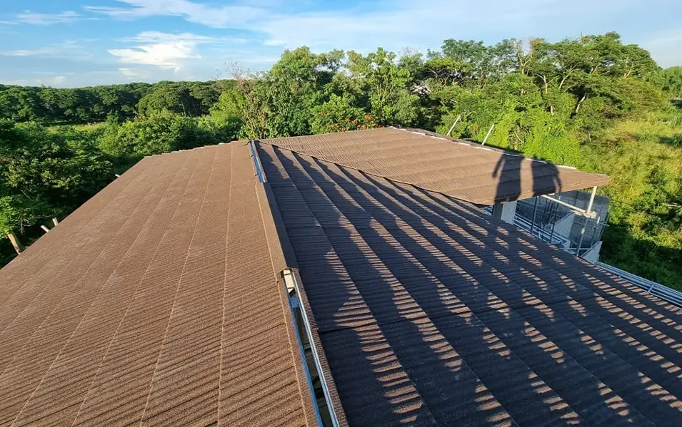 A top view of roof with clear lines