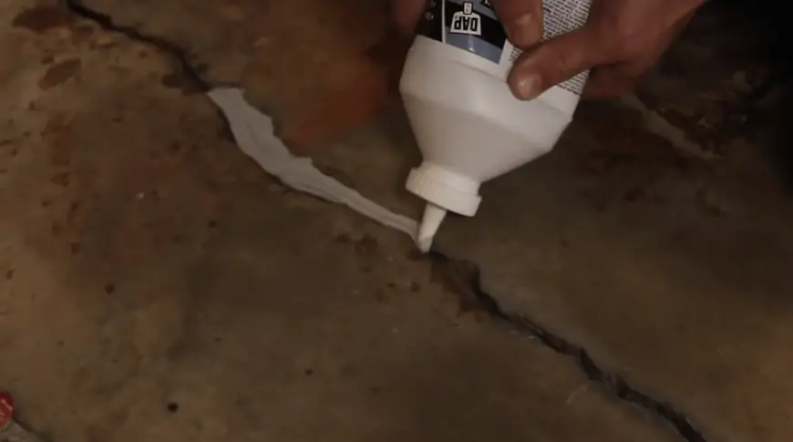 Using crack sealant ready to use for smaller cracks